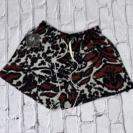 Ailip - Burgundy Leaf Shorts