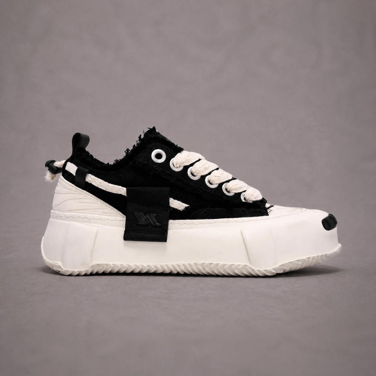 Elevate Sneakers - Black/White
