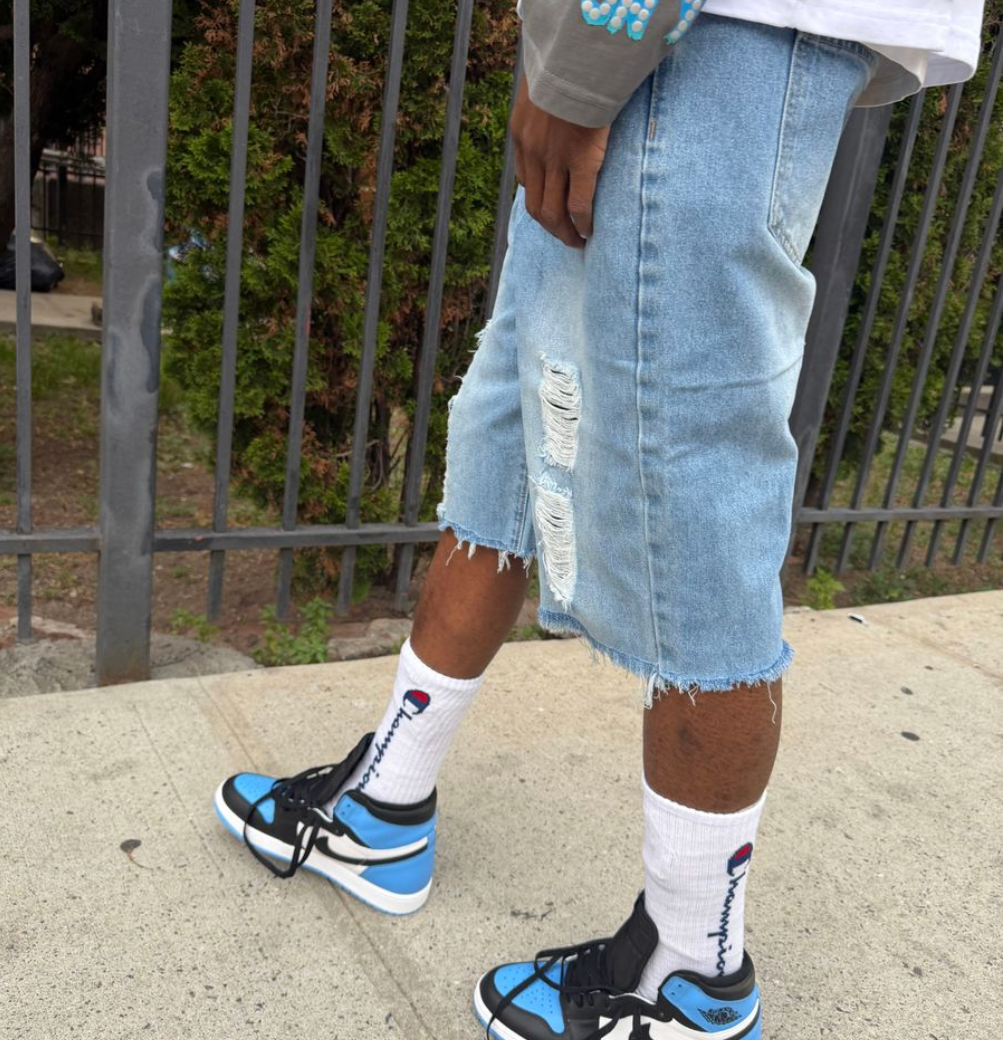 LIGHT BLUE RIPPED BAGGY SHORTS